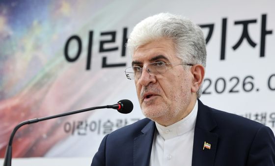 토론회에서 인사말 하는 주한 이란 대사