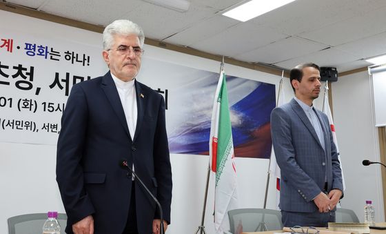 '전쟁 희생자를 위한 묵념'