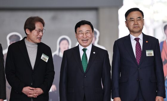 환하게 웃는 정근식 교육감