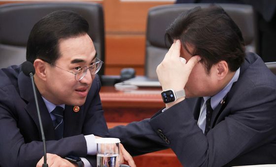 비상경제점검회의 참석한 박홍근 장관·홍익표 정무수석