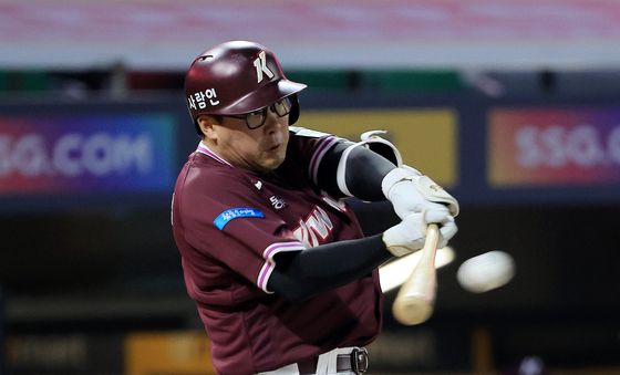 안치홍, 힘찬 타격