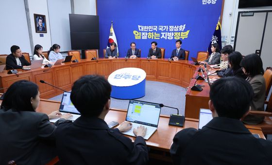 김관영 전북지사 제명한 민주당