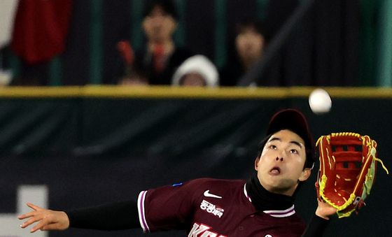 9회말 2아웃 만드는 박수종의 수비