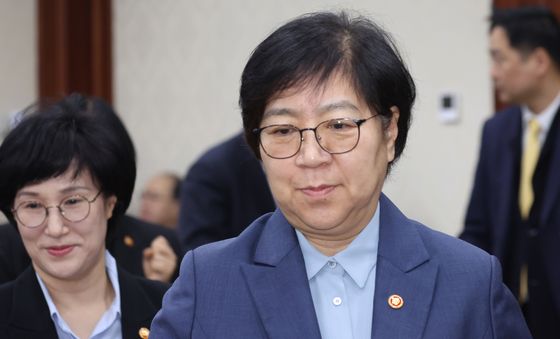 비상경제본부회의 참석하는 정은경·원민경 장관