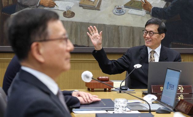 이창용 총재, 한국은행 금통위 본회의 주재