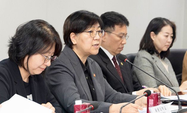 발언하는 정은경 장관