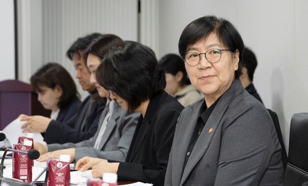 입양정책위원회 참석한 정은경 장관