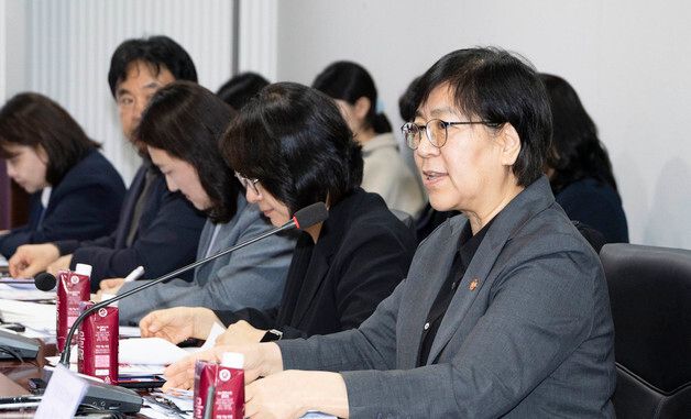 발언하는 정은경 복지부 장관