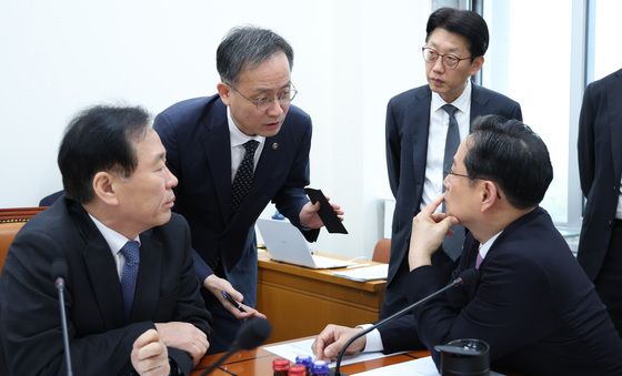 이형일 차관과 현안 논의하는 박수영·정태호