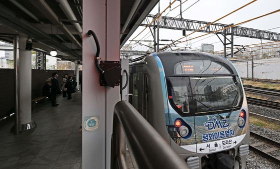 6년 6개월 만에 운행 재개된 DMZ 평화이음 열차