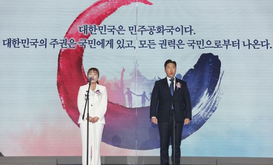 성명서 낭독하는 김예지·김용만 의원
