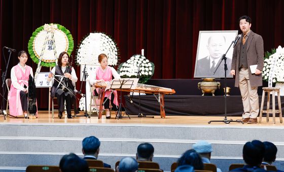 운암 김성숙 선생 혁명일기 낭독하는 황건