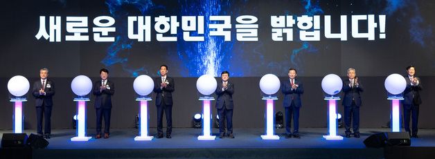 기념촬영하는 김성환 장관