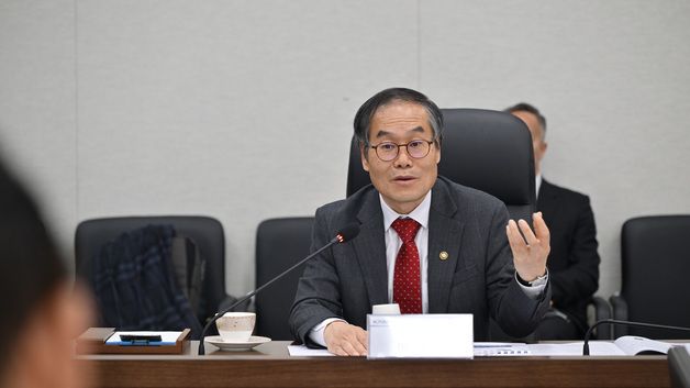 발언하는 이용철 방위사업청장