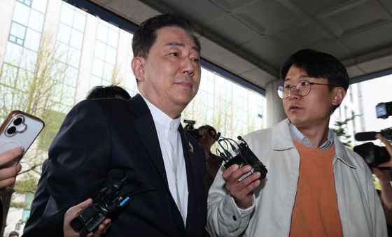 7차 경찰 출석 경빙기 '묵묵부답'