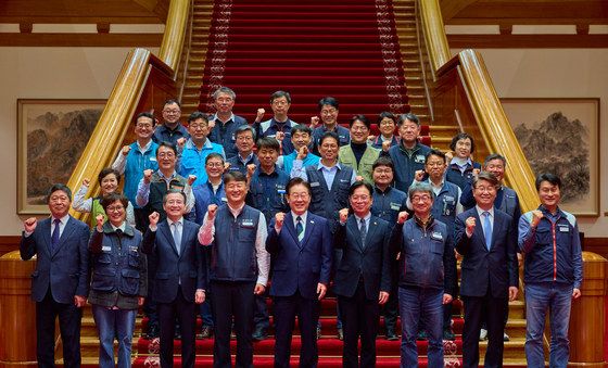 민주노총 손 잡은 이재명 대통령