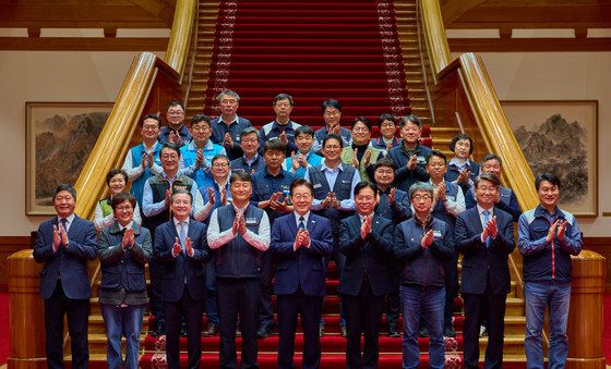 민주노총 손 잡은 이재명 대통령