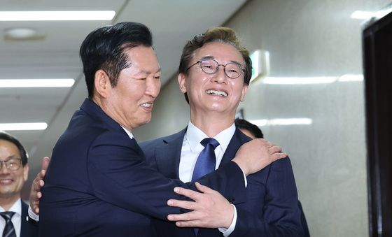 정청래·전재수 '포옹'