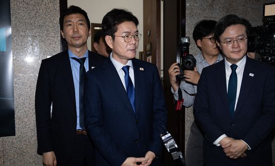 정청래 대표 면담 마치고 나서는 정원오 민주당 서울시장 예비후보