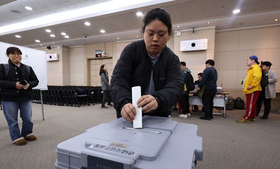 지방선거 앞두고 모의사전투표 체험