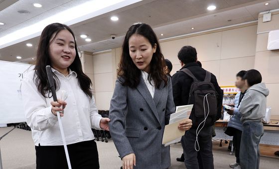 지방선거 앞두고 모의사전투표 체험