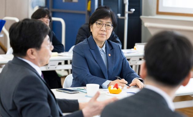 정은경 장관, 장애인 거주시설 현장 간담회