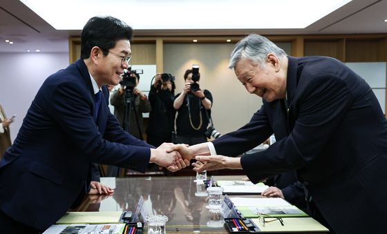 이중근 대한노인회 회장 손 잡은 정원오 후보