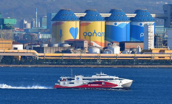 파도 가르며 달리는 엘도라도 익스프레스호