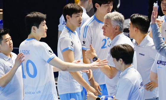 조토 감독, 정지석 향해 '엄지 척'