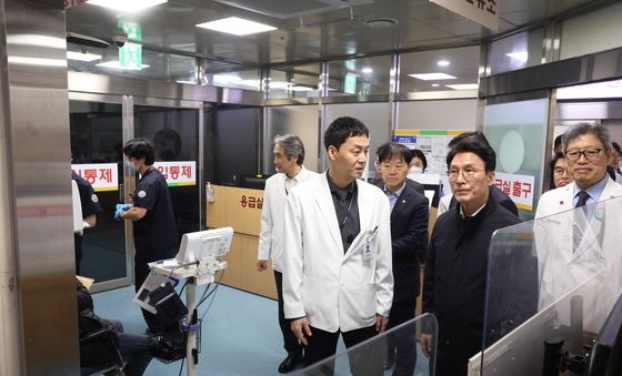 김민석 국무총리, 전남대병원 권역응급의료센터 방문