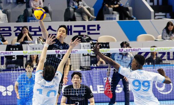 최민호 '넘어가라'