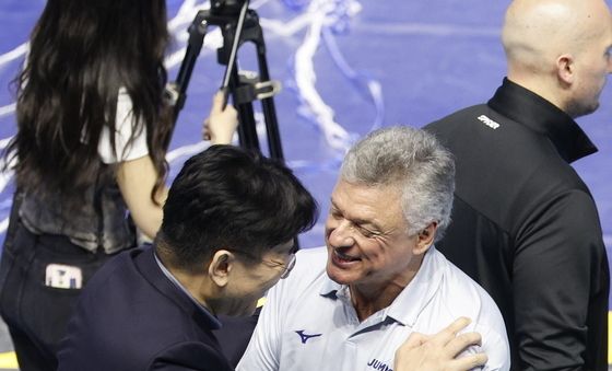 우승 차지한 헤난 달 조토 감독