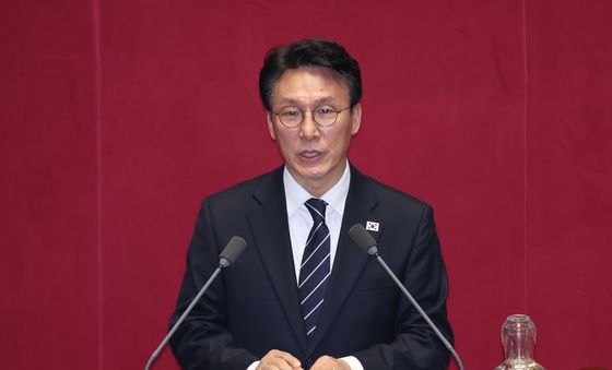 정부측 인사하는 김민석 총리