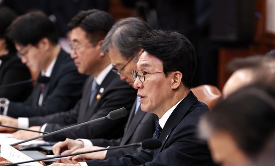 '전쟁 추경' 의결…김민석 총리 "민생 숨통 트이도록 노력"