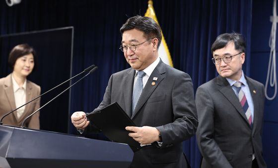 '고유가 피해지원금' 지급계획 발표 앞둔 윤호중 장관