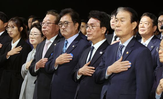 국민의례하는 국무총리·국회의장