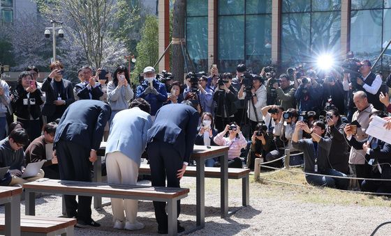 취재진 향해 인사하는 정원오·추미애·박찬대