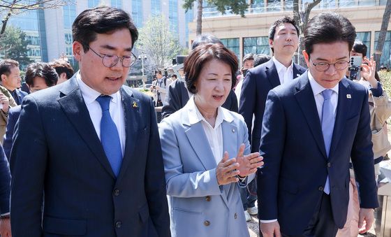 지선 승리를 위해 뭉친 더불어민주당 수도권 광역단체장 후보들