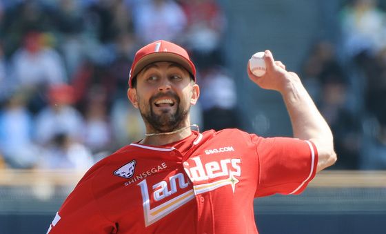 역투하는 SSG 베니지아노