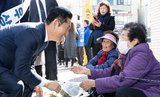 시장 민심 살피는 정청래 대표