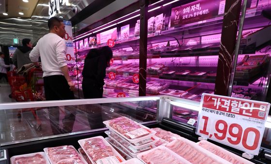 유가·환율·곡물가 '삼중고'…축산물 가격 급등