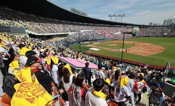 프로야구, 역대 최소 경기·최소 일수 100만 관중 돌파