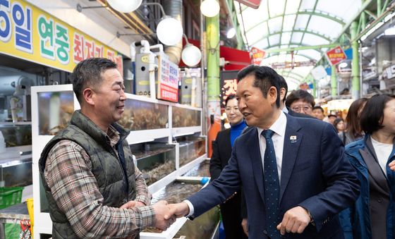 속초 민심 살피는 정청래 대표