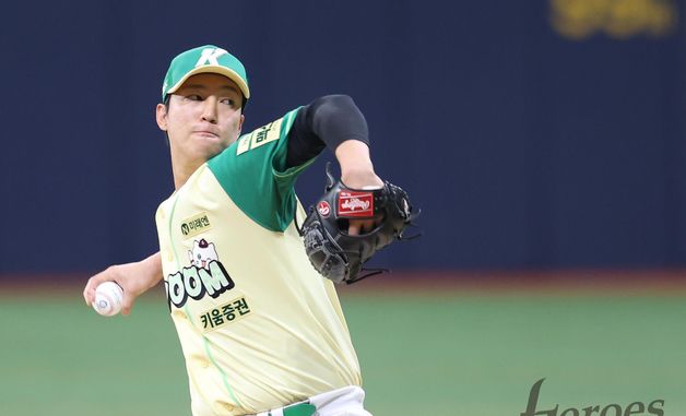 955일 만의 등판한 안우진, 1이닝 1탈삼진 무실점