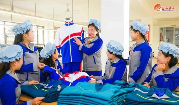 북, 황주군옷공장 조명…"지방경제가 살아야 인민 행복 올라가"
