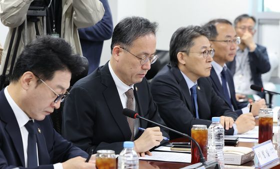 중동전쟁 경제특위 참석한 이형일 차관