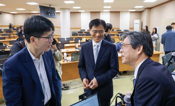 전국법관대표회의, 임시의장과 의장 후보의 대화