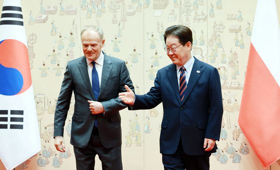 이재명 대통령, 투스크 폴란드 총리와 기념촬영