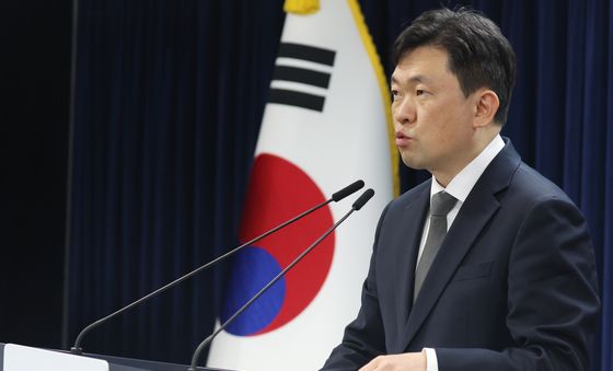 발언하는 윤민호 통일부 대변인