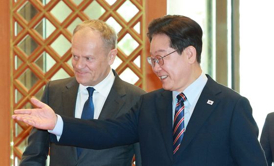 폴란드 총리 영접하는 이재명 대통령